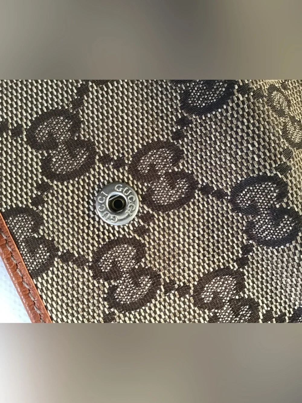 Gucci GG Canvas Key Case Brown Monogram Leather Trim 6 Hook Holder